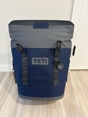 YETI Hopper M12 Backpack Cooler (Navy/Grey)